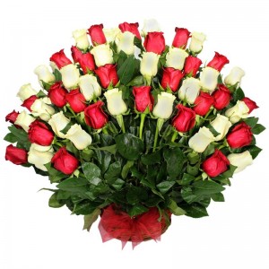 Canastillo Grande de 50 Rosas Rojas y Blancas
