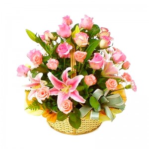 Canastillo grande con 24 rosas y 10 Limiums color Rosado