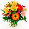 Ramo de Flores Midiano En tonos Naranaja con Liliums Gerberas y Mix de Flores
