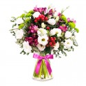 Florero con 10 Lisianthus blancos hipéricos astromelias de color más Flores mix