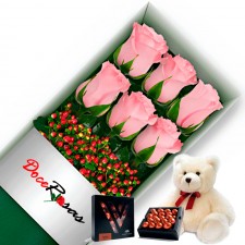 Caja con 6 Rosas Rosadas mas Peluche y Chocolate