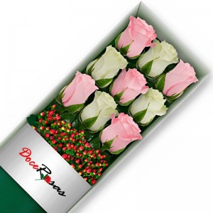 CAJA CON 9 ROSAS ROSADAS Y BLANCAS